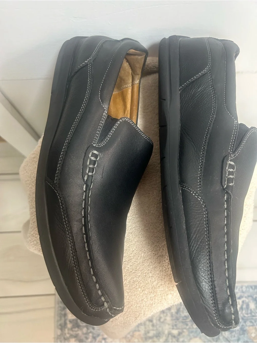 Vionic Preston  men’s leather loafers. Moccasin stitching. Size 13 nice shoes